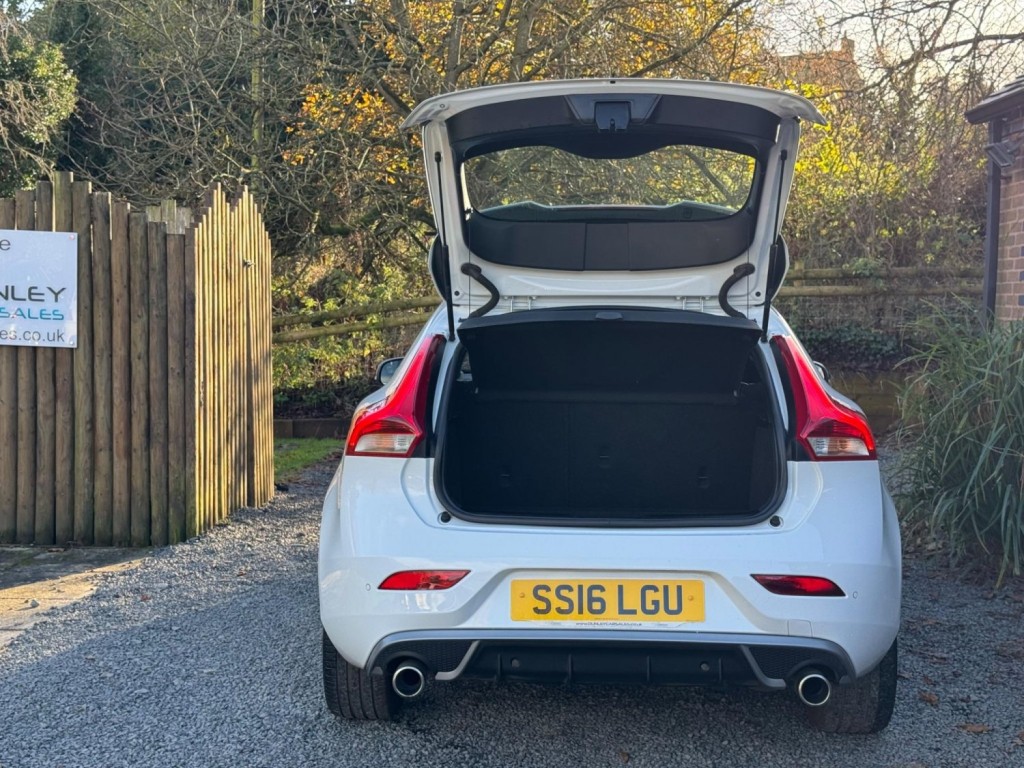 VOLVO V40 2.0 D2 R-Design Euro 6 (s/s) 5dr 2016