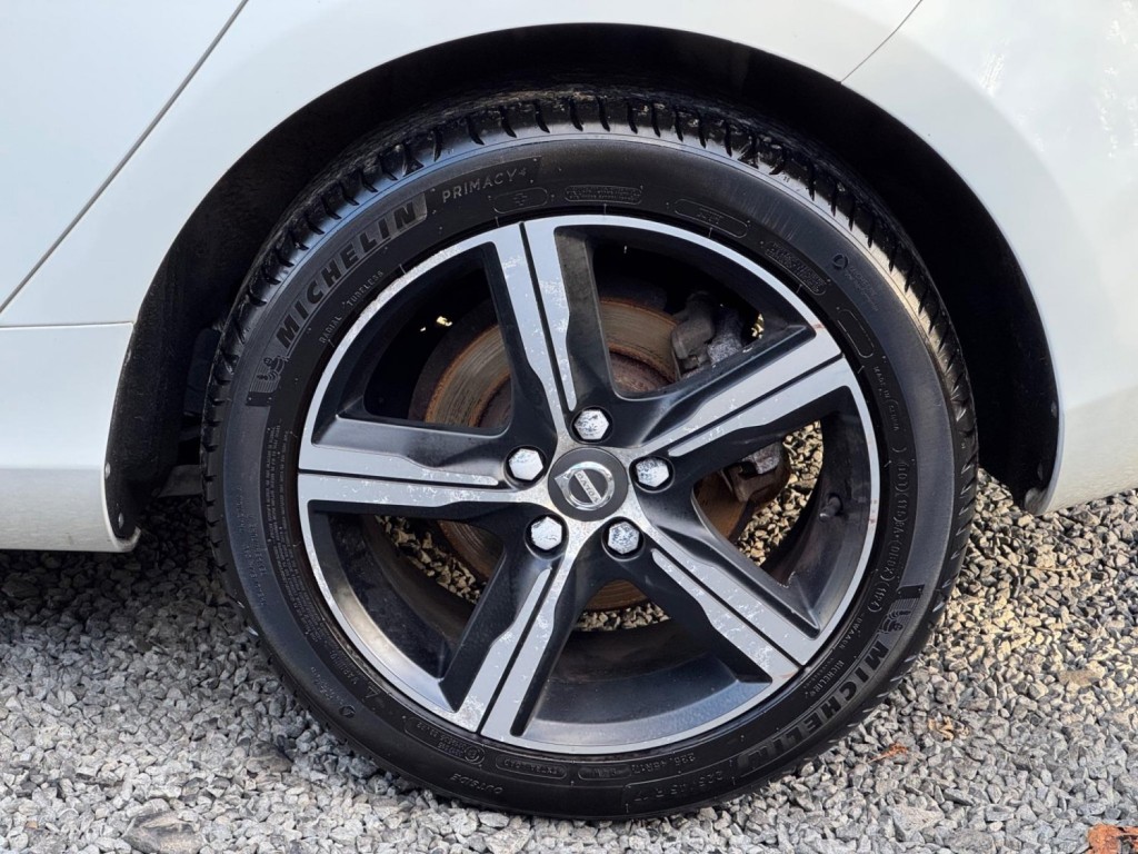 VOLVO V40 2.0 D2 R-Design Euro 6 (s/s) 5dr 2016