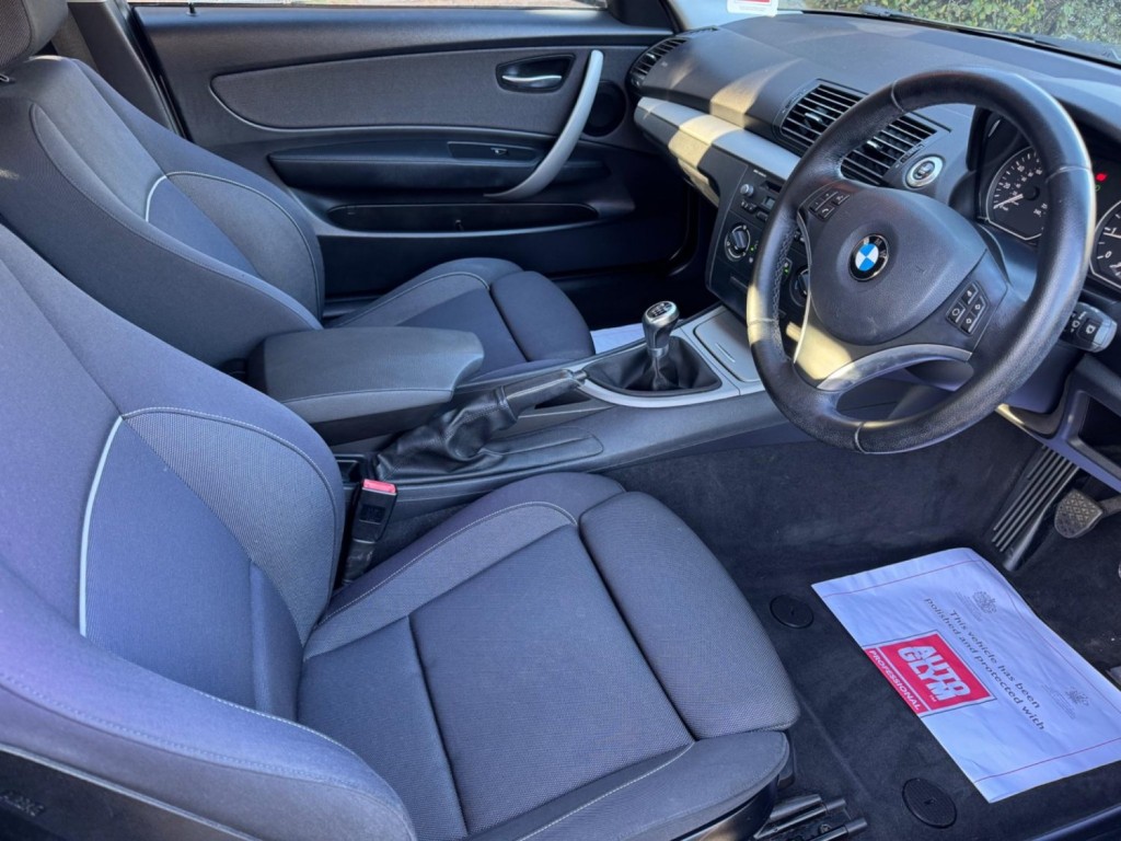 BMW 1 SERIES 2.0 116i Sport Euro 5 3dr 2010