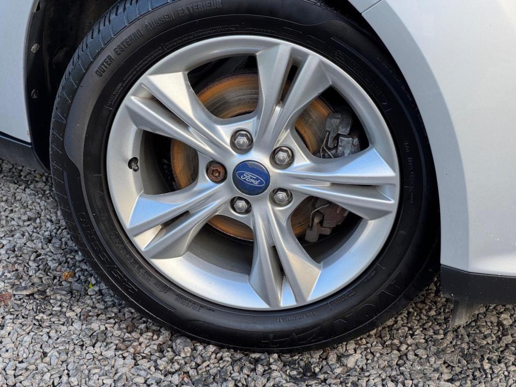 FORD FOCUS 1.0T EcoBoost Zetec Euro 5 (s/s) 5dr 2013