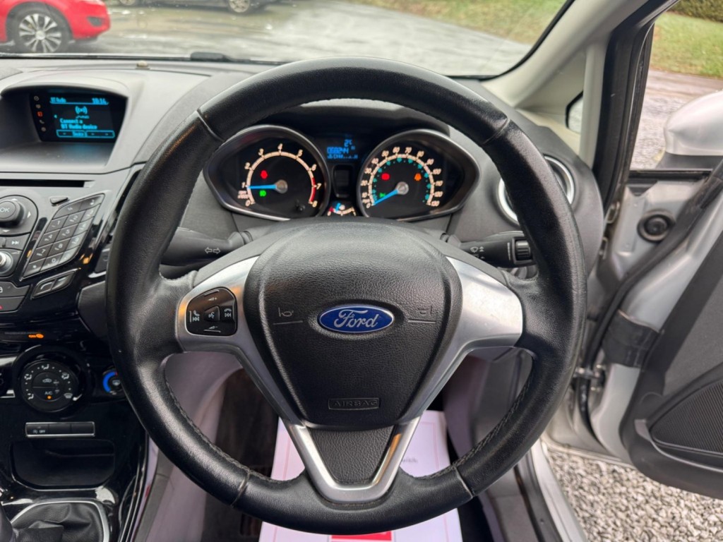 FORD FIESTA 1.0T EcoBoost Zetec Euro 5 (s/s) 3dr 2013