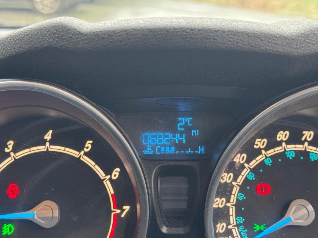 FORD FIESTA 1.0T EcoBoost Zetec Euro 5 (s/s) 3dr 2013