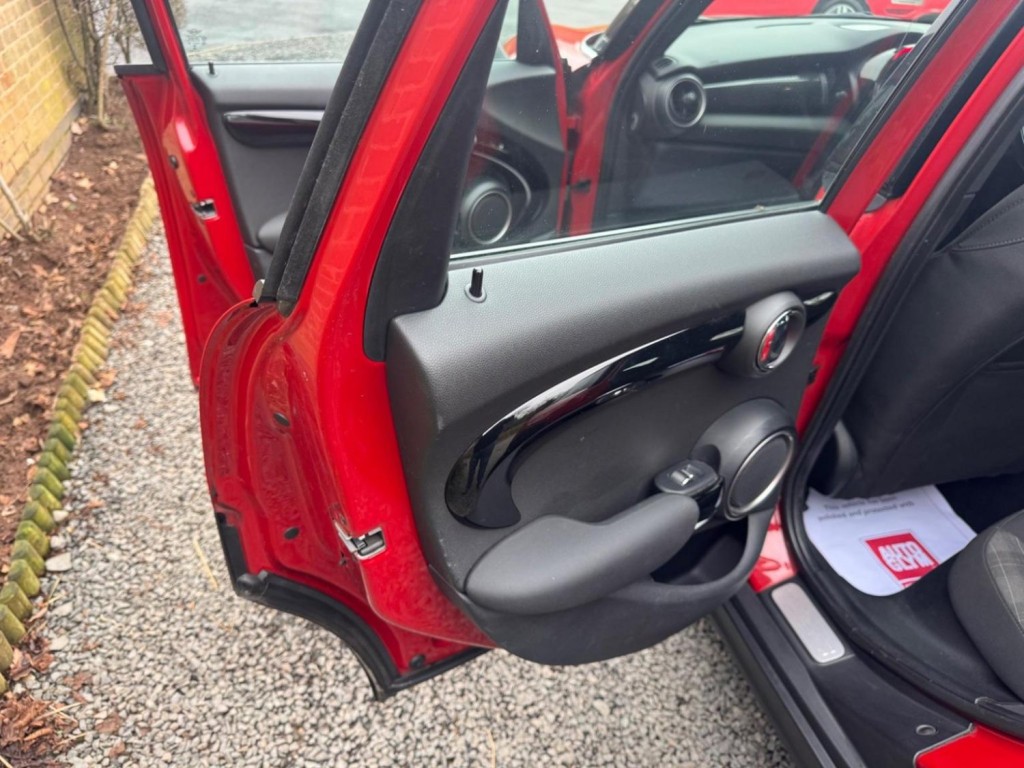 MINI HATCH 2.0 Cooper SD Euro 6 (s/s) 5dr 2015