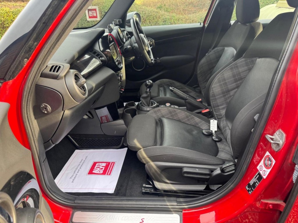 MINI HATCH 2.0 Cooper SD Euro 6 (s/s) 5dr 2015