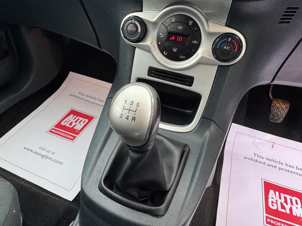 FORD FIESTA 1.4 Titanium 3dr 2012