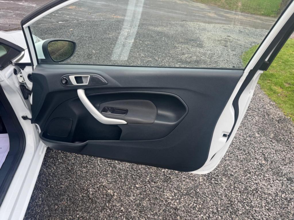 FORD FIESTA 1.4 Titanium 3dr 2012