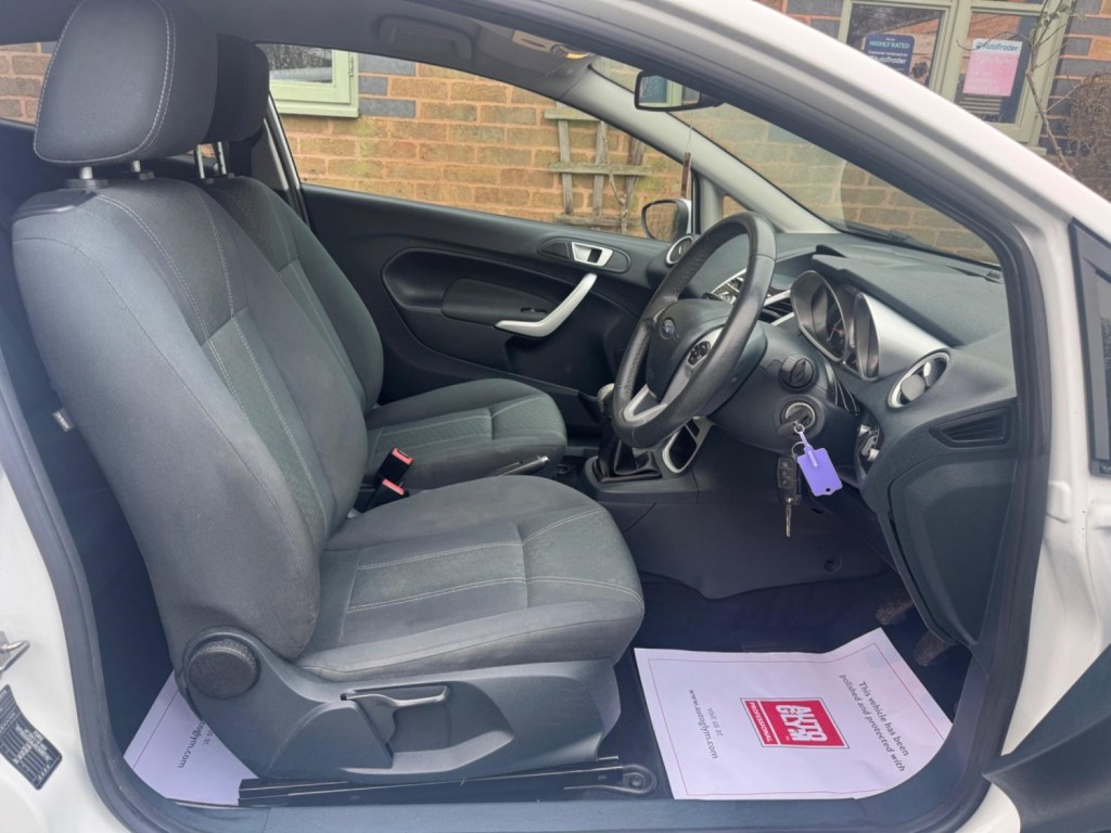 FORD FIESTA 1.4 Titanium 3dr 2012