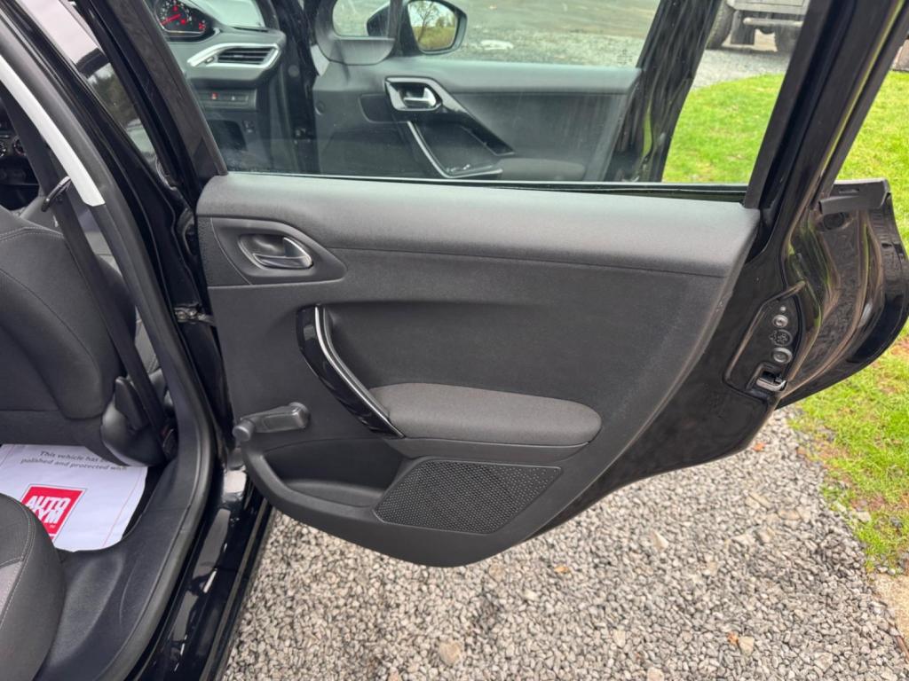 PEUGEOT 208 1.2 VTi PureTech Active Euro 5 5dr 2014