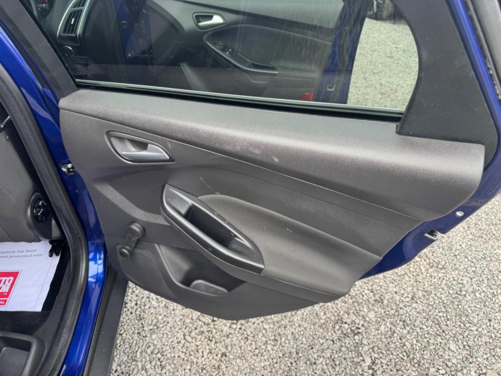 FORD FOCUS 1.0T EcoBoost Zetec Euro 5 (s/s) 5dr 2013