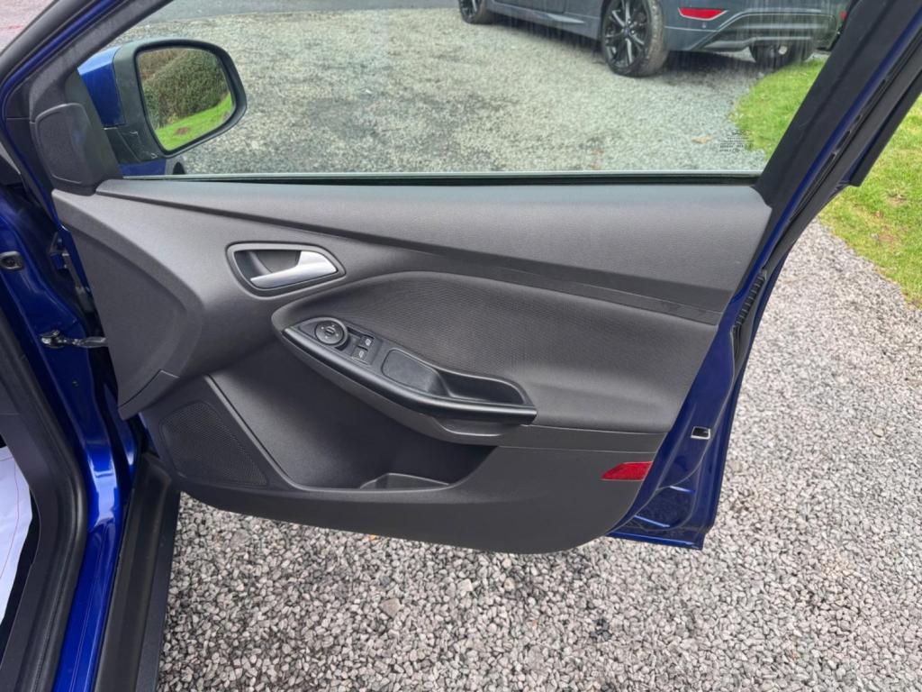 FORD FOCUS 1.0T EcoBoost Zetec Euro 5 (s/s) 5dr 2013