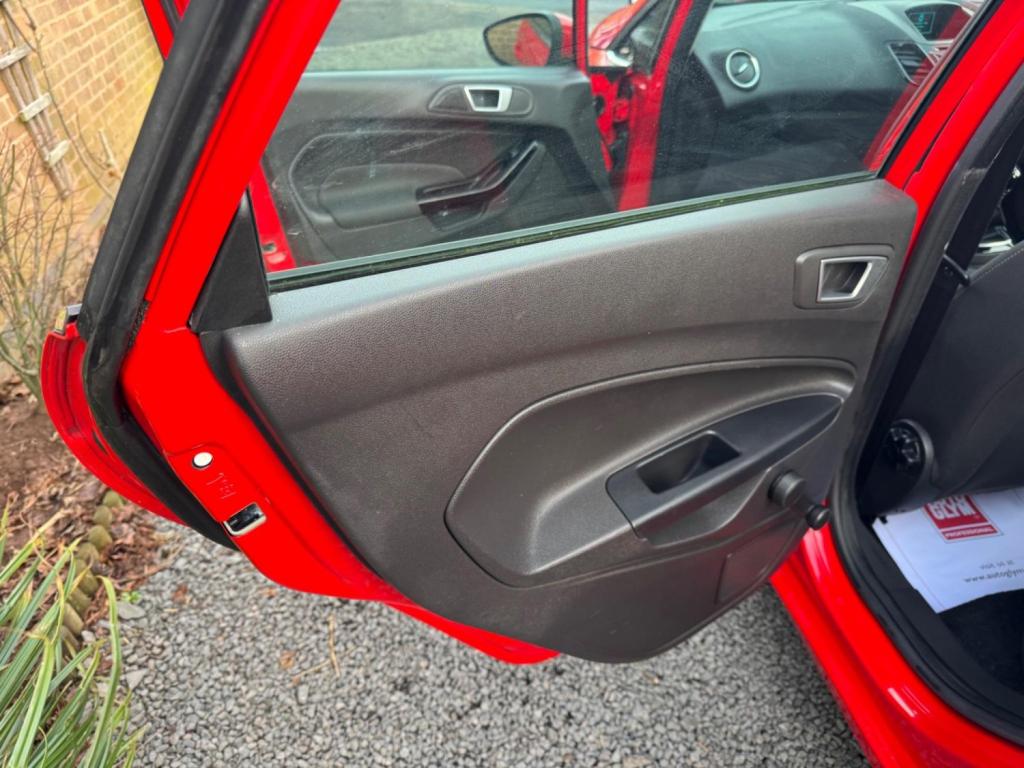 FORD FIESTA 1.25 Zetec Euro 5 5dr 2015