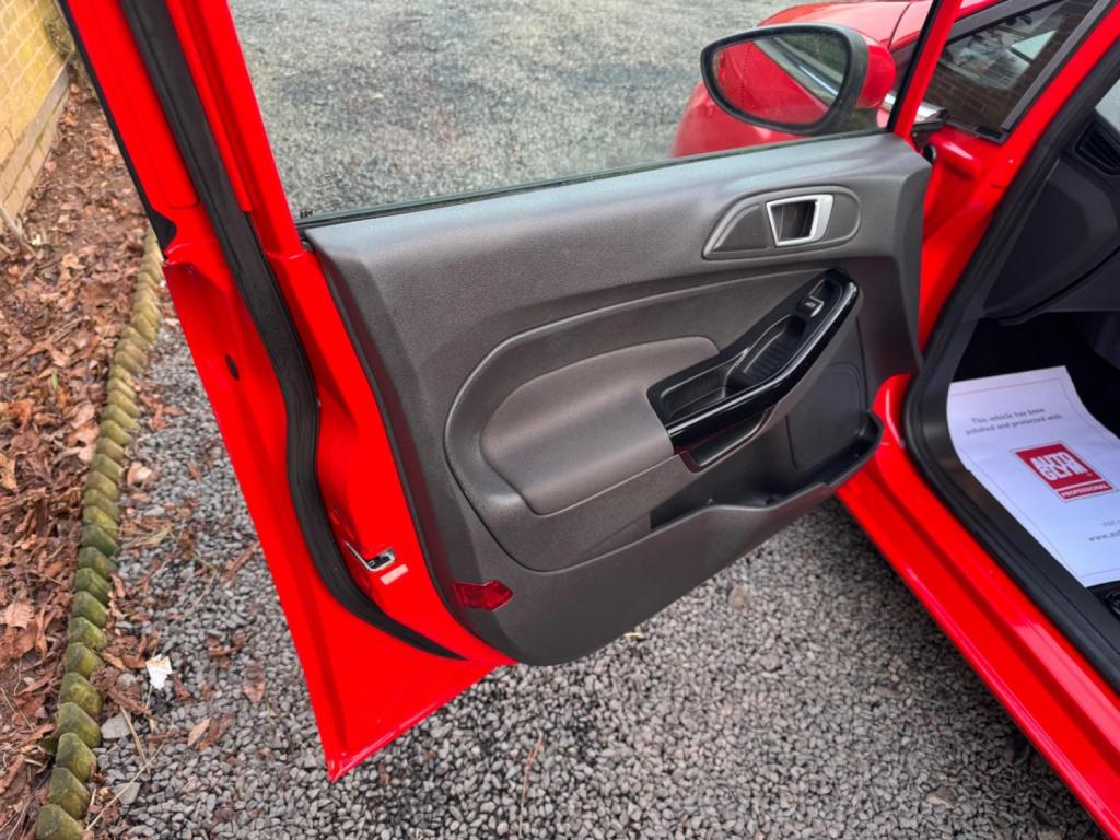 FORD FIESTA 1.25 Zetec Euro 5 5dr 2015