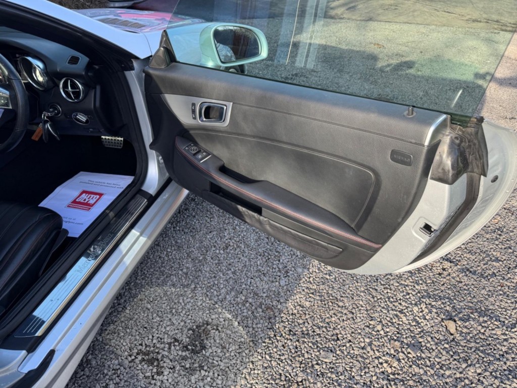 MERCEDES-BENZ SLK 1.8 SLK200 BlueEfficiency AMG Sport G-Tronic+ Euro 5 (s/s) 2dr 2011