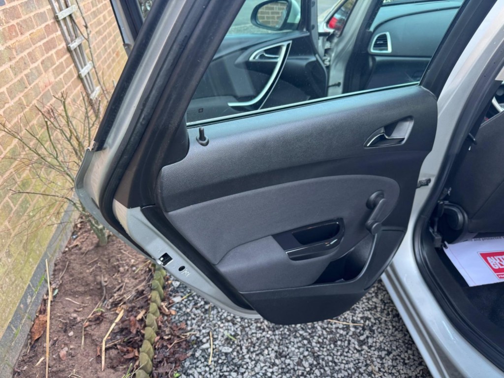 VAUXHALL ASTRA 2.0 CDTi ecoFLEX SRi Euro 5 (s/s) 5dr 2013