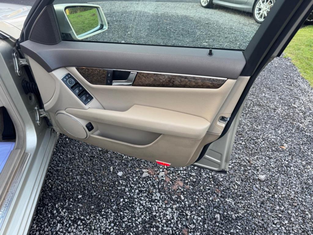 MERCEDES-BENZ C CLASS 1.8 C180 BlueEfficiency Elegance Auto Euro 5 4dr 2011