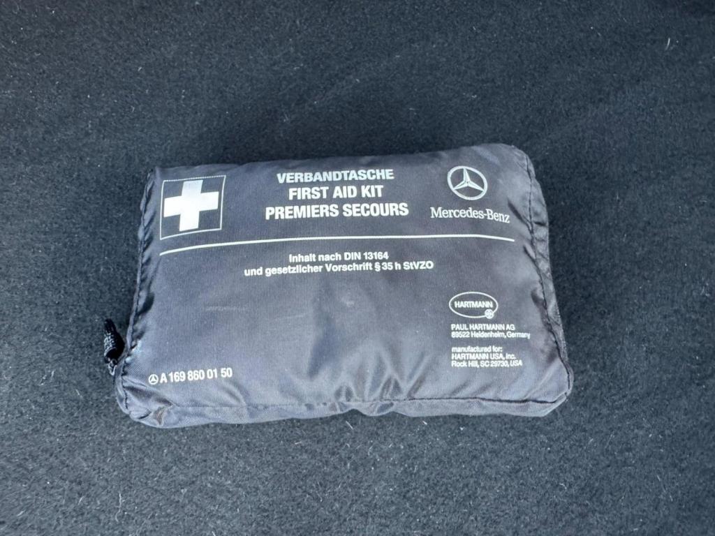 MERCEDES-BENZ C CLASS 1.8 C180 BlueEfficiency Elegance Auto Euro 5 4dr 2011