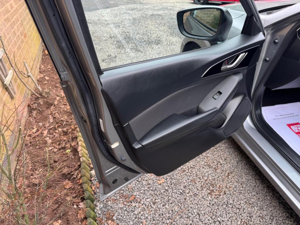 MAZDA MAZDA3 2.0 SKYACTIV-G SE-L Nav Euro 6 (s/s) 5dr 2015