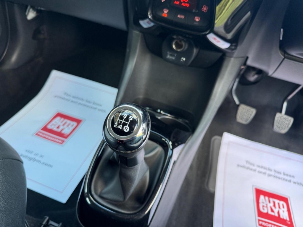 TOYOTA AYGO 1.0 VVT-i x-pression x-wave Euro 5 5dr Euro 5 2015