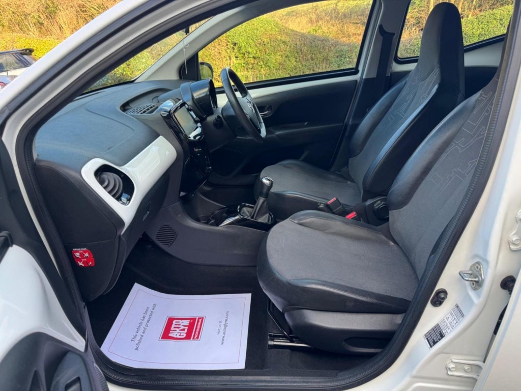 TOYOTA AYGO 1.0 VVT-i x-pression x-wave Euro 5 5dr Euro 5 2015