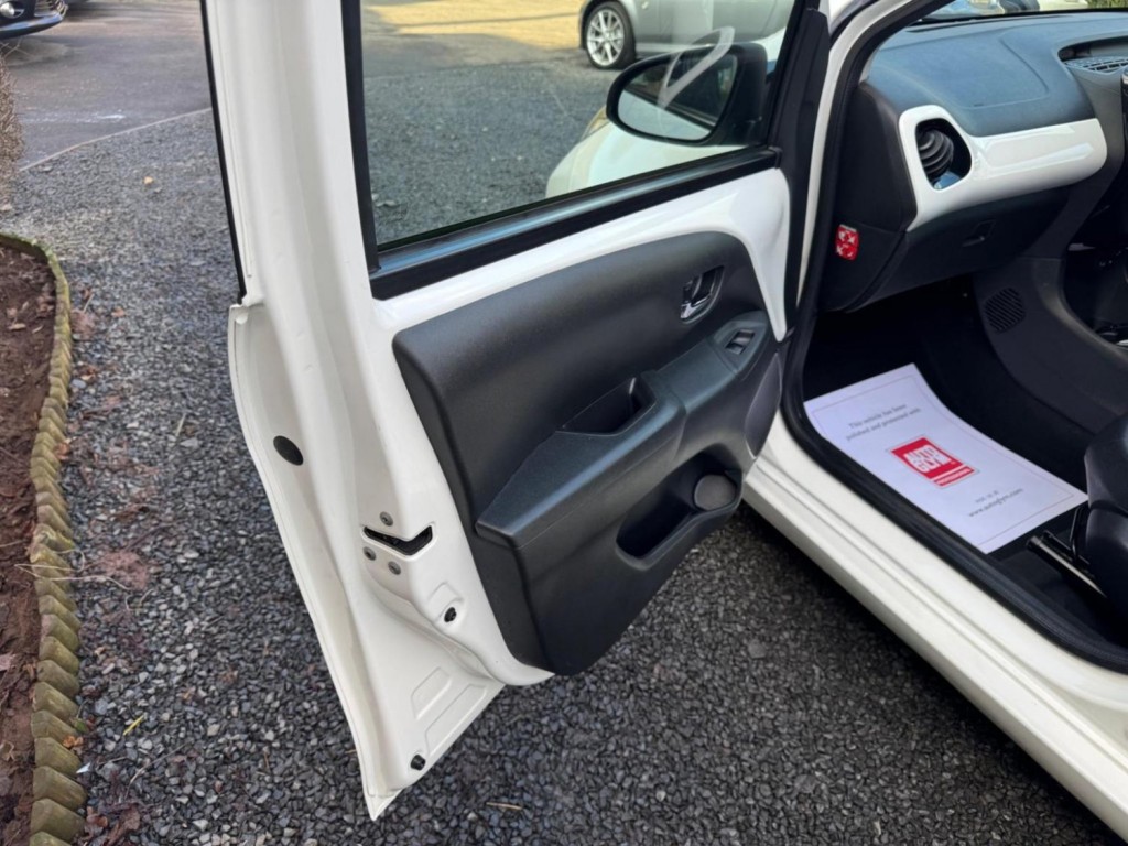 TOYOTA AYGO 1.0 VVT-i x-pression x-wave Euro 5 5dr Euro 5 2015