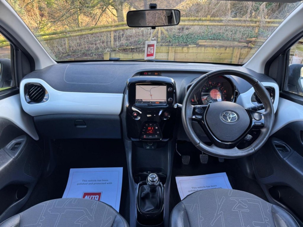 TOYOTA AYGO 1.0 VVT-i x-pression x-wave Euro 5 5dr Euro 5 2015