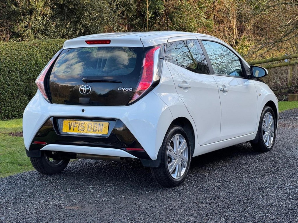 TOYOTA AYGO 1.0 VVT-i x-pression x-wave Euro 5 5dr Euro 5 2015