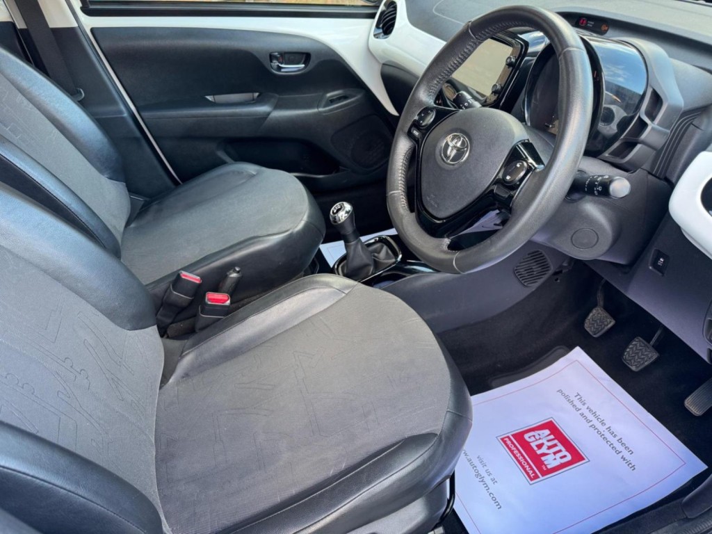 TOYOTA AYGO 1.0 VVT-i x-pression x-wave Euro 5 5dr Euro 5 2015