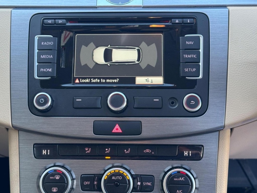 VOLKSWAGEN PASSAT 2.0 TDI BlueMotion Tech Highline Euro 5 (s/s) 5dr 2013