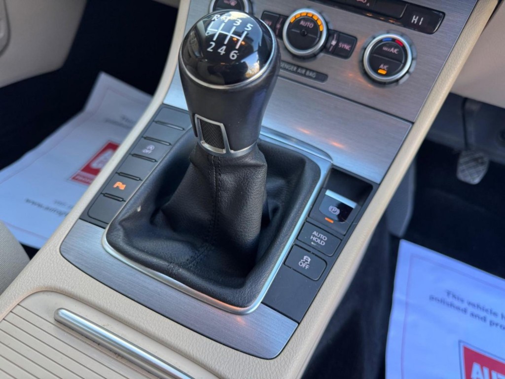 VOLKSWAGEN PASSAT 2.0 TDI BlueMotion Tech Highline Euro 5 (s/s) 5dr 2013