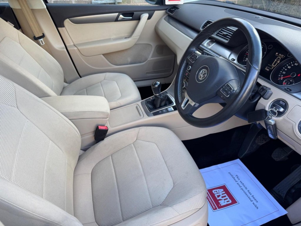 VOLKSWAGEN PASSAT 2.0 TDI BlueMotion Tech Highline Euro 5 (s/s) 5dr 2013