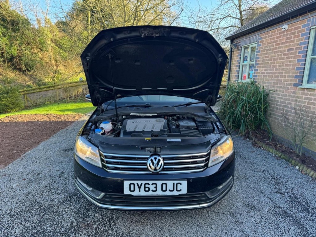 VOLKSWAGEN PASSAT 2.0 TDI BlueMotion Tech Highline Euro 5 (s/s) 5dr 2013