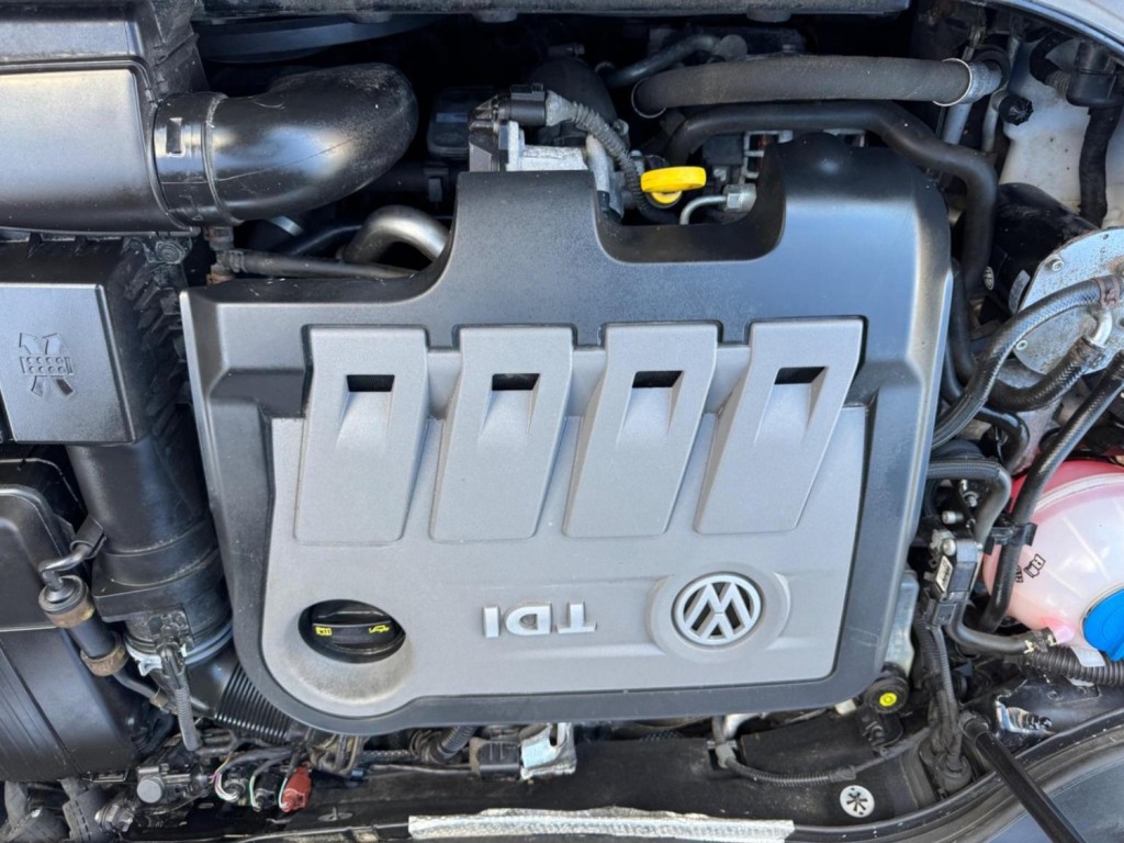 VOLKSWAGEN PASSAT 2.0 TDI BlueMotion Tech Highline Euro 5 (s/s) 5dr 2013