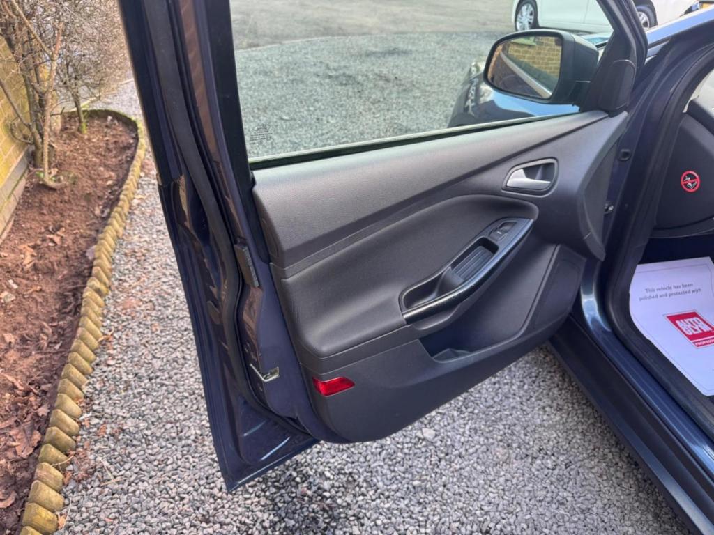 FORD FOCUS 1.0T EcoBoost Zetec Euro 5 (s/s) 5dr 2013