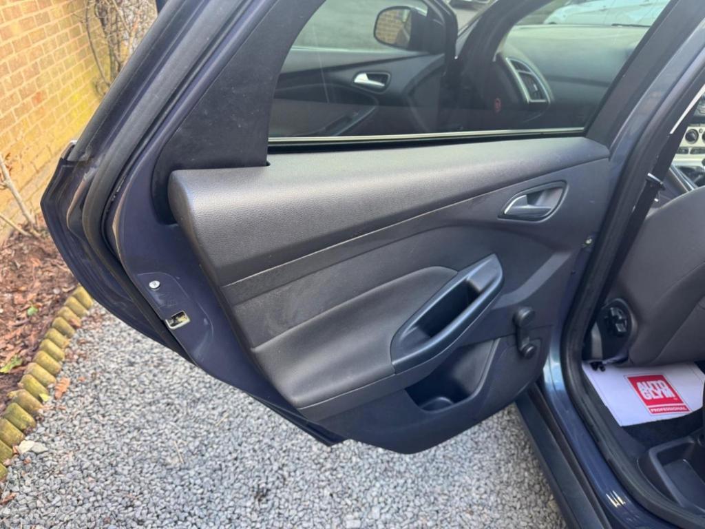 FORD FOCUS 1.0T EcoBoost Zetec Euro 5 (s/s) 5dr 2013