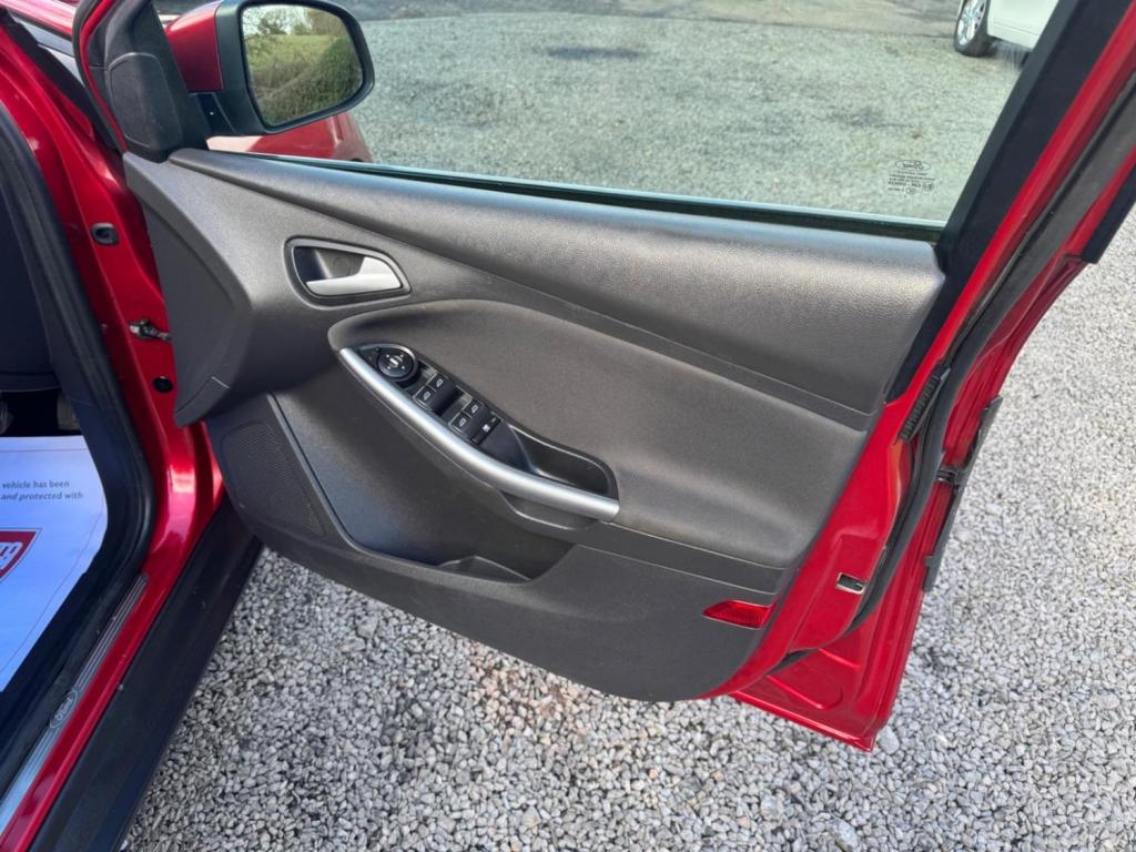 FORD FOCUS 1.0T EcoBoost Titanium Euro 5 (s/s) 5dr 2012