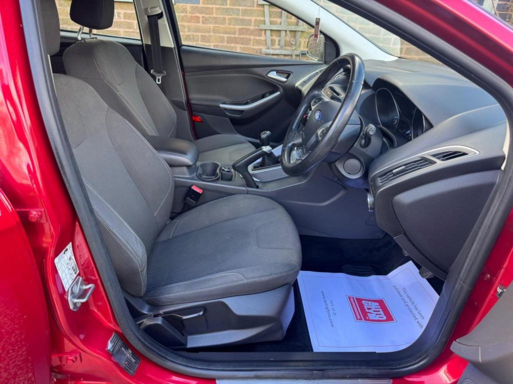 FORD FOCUS 1.0T EcoBoost Titanium Euro 5 (s/s) 5dr 2012