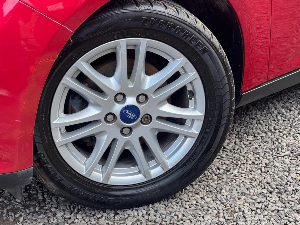 FORD FOCUS 1.0T EcoBoost Titanium Euro 5 (s/s) 5dr 2012