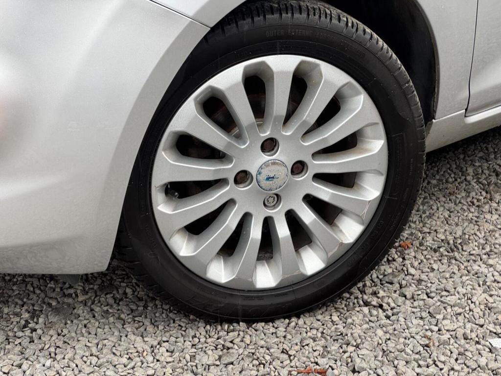 FORD KA 1.2 Zetec Euro 4 3dr 2010