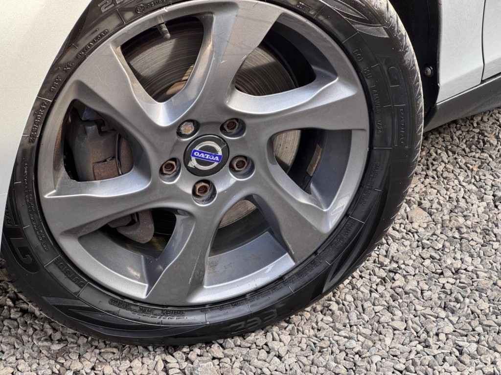 VOLVO V40 CROSS COUNTRY 2.0 D2 Lux Auto Euro 6 (s/s) 5dr 2015