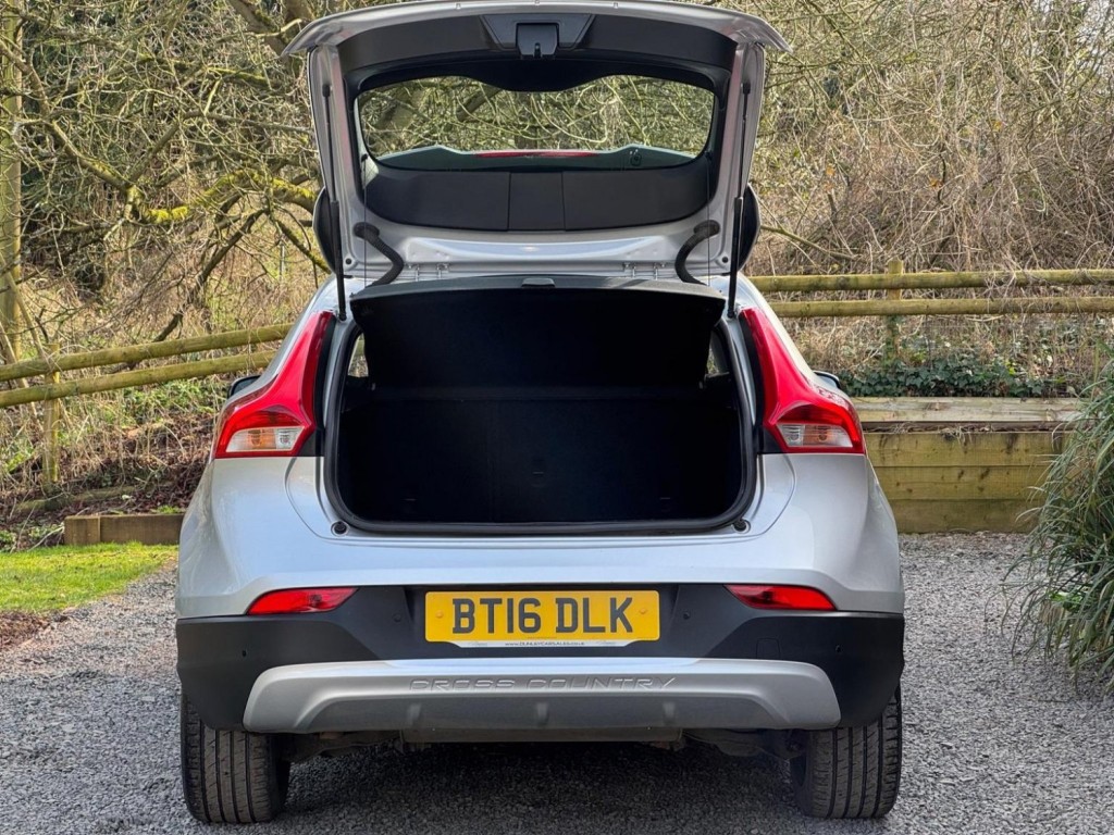 VOLVO V40 CROSS COUNTRY 2.0 D2 Lux Auto Euro 6 (s/s) 5dr 2015