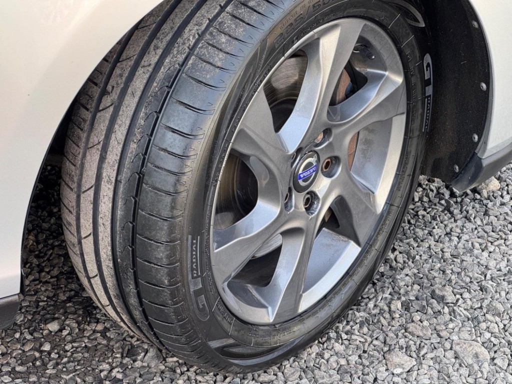 VOLVO V40 CROSS COUNTRY 2.0 D2 Lux Auto Euro 6 (s/s) 5dr 2015