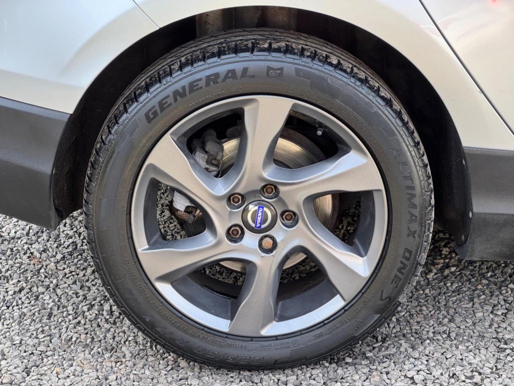 VOLVO V40 CROSS COUNTRY 2.0 D2 Lux Auto Euro 6 (s/s) 5dr 2015