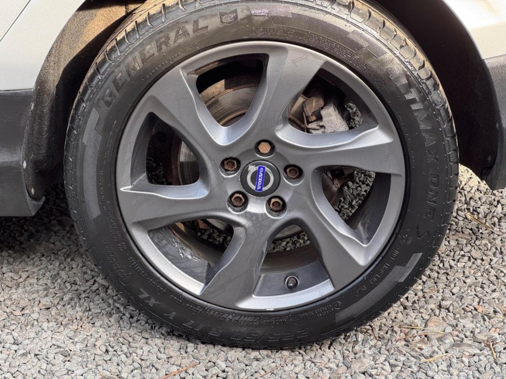 VOLVO V40 CROSS COUNTRY 2.0 D2 Lux Auto Euro 6 (s/s) 5dr 2015