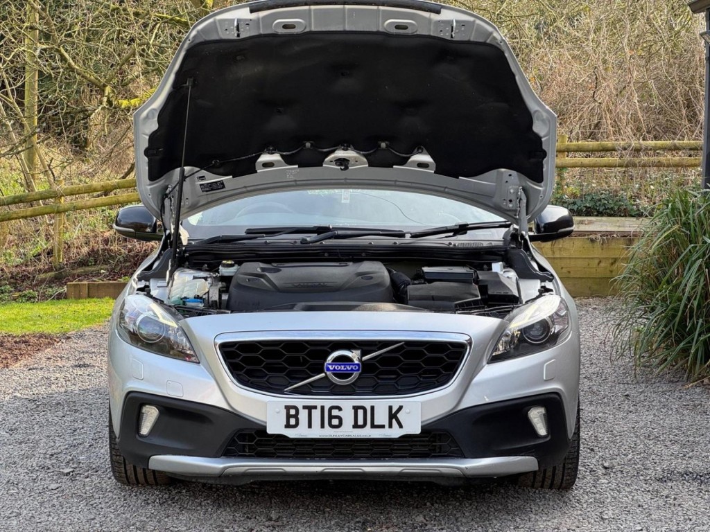 VOLVO V40 CROSS COUNTRY 2.0 D2 Lux Auto Euro 6 (s/s) 5dr 2015
