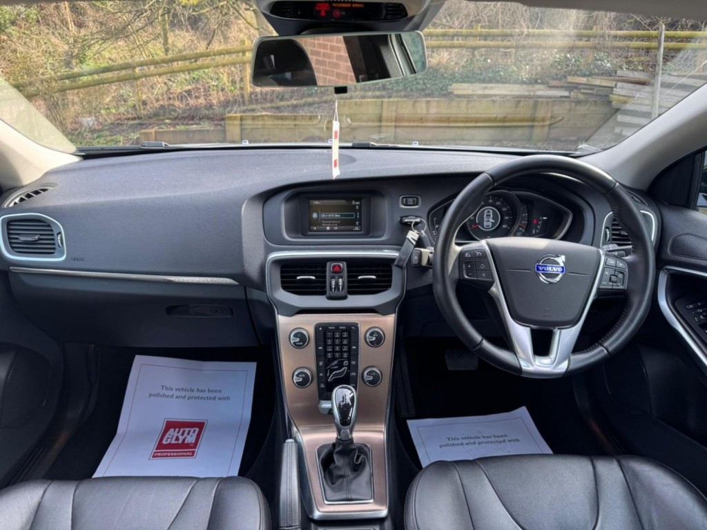 VOLVO V40 CROSS COUNTRY 2.0 D2 Lux Auto Euro 6 (s/s) 5dr 2015