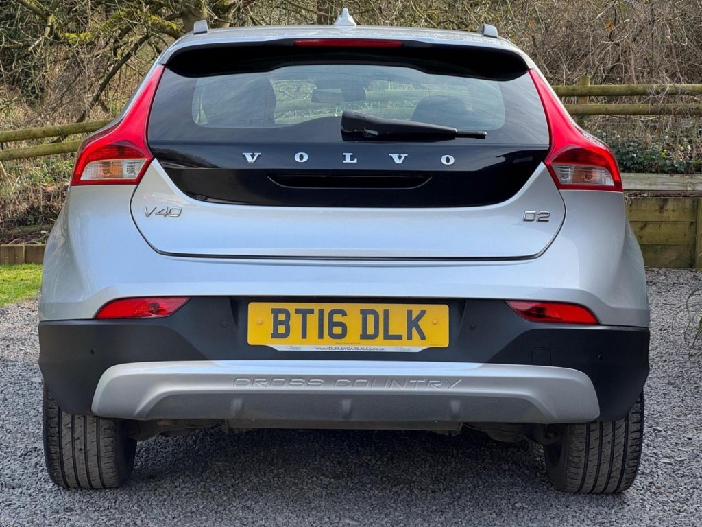 VOLVO V40 CROSS COUNTRY 2.0 D2 Lux Auto Euro 6 (s/s) 5dr 2015