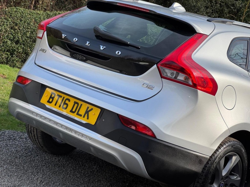 VOLVO V40 CROSS COUNTRY 2.0 D2 Lux Auto Euro 6 (s/s) 5dr 2015