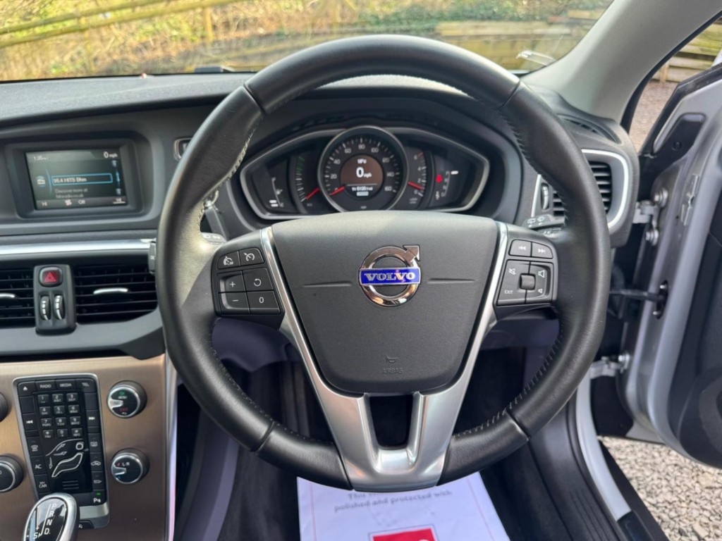 VOLVO V40 CROSS COUNTRY 2.0 D2 Lux Auto Euro 6 (s/s) 5dr 2015