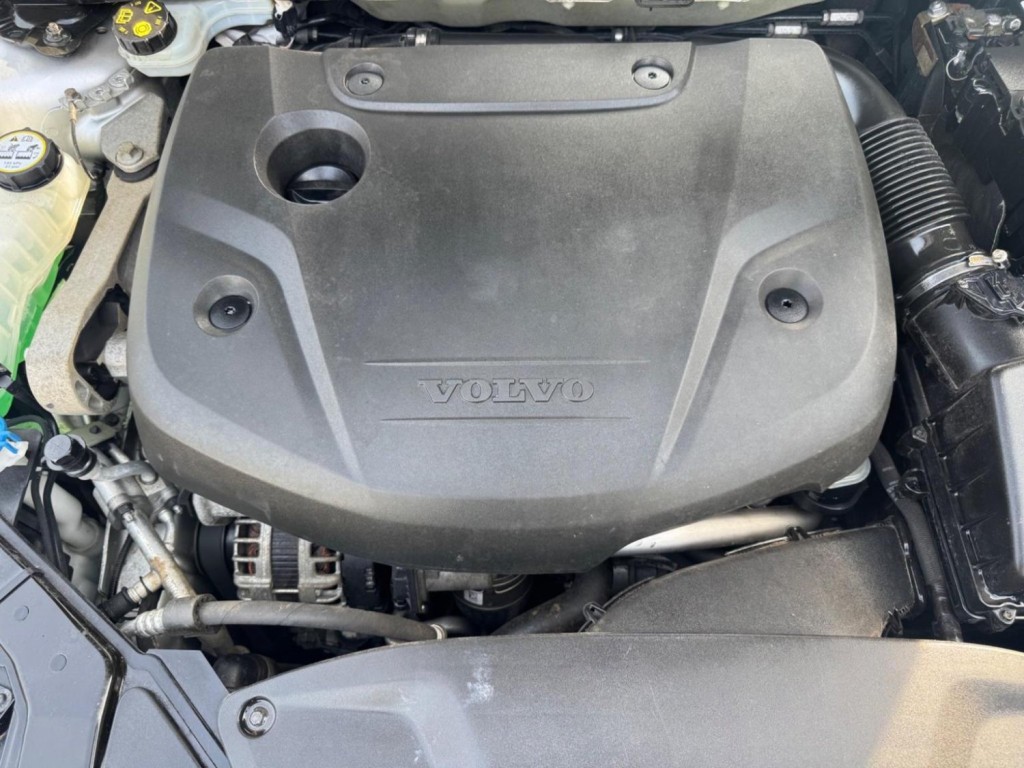 VOLVO V40 CROSS COUNTRY 2.0 D2 Lux Auto Euro 6 (s/s) 5dr 2015