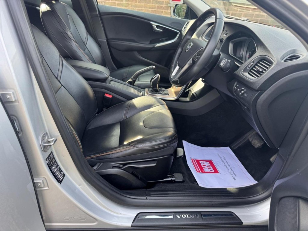 VOLVO V40 CROSS COUNTRY 2.0 D2 Lux Auto Euro 6 (s/s) 5dr 2015